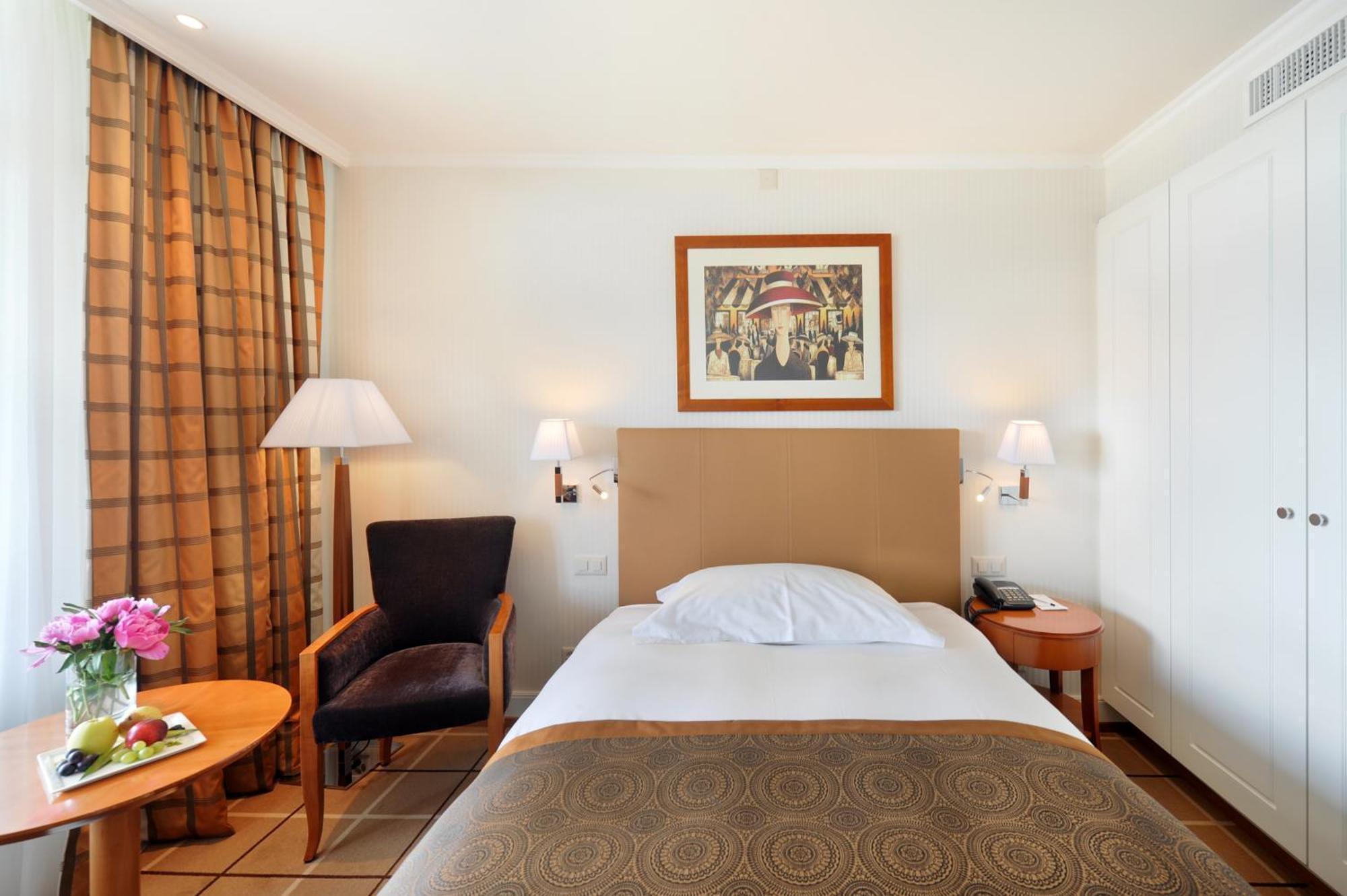De La Paix Hotel 4*